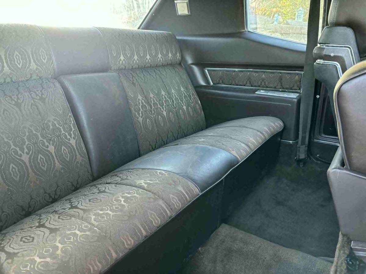 Cadillac-coupe-deville-1969-5