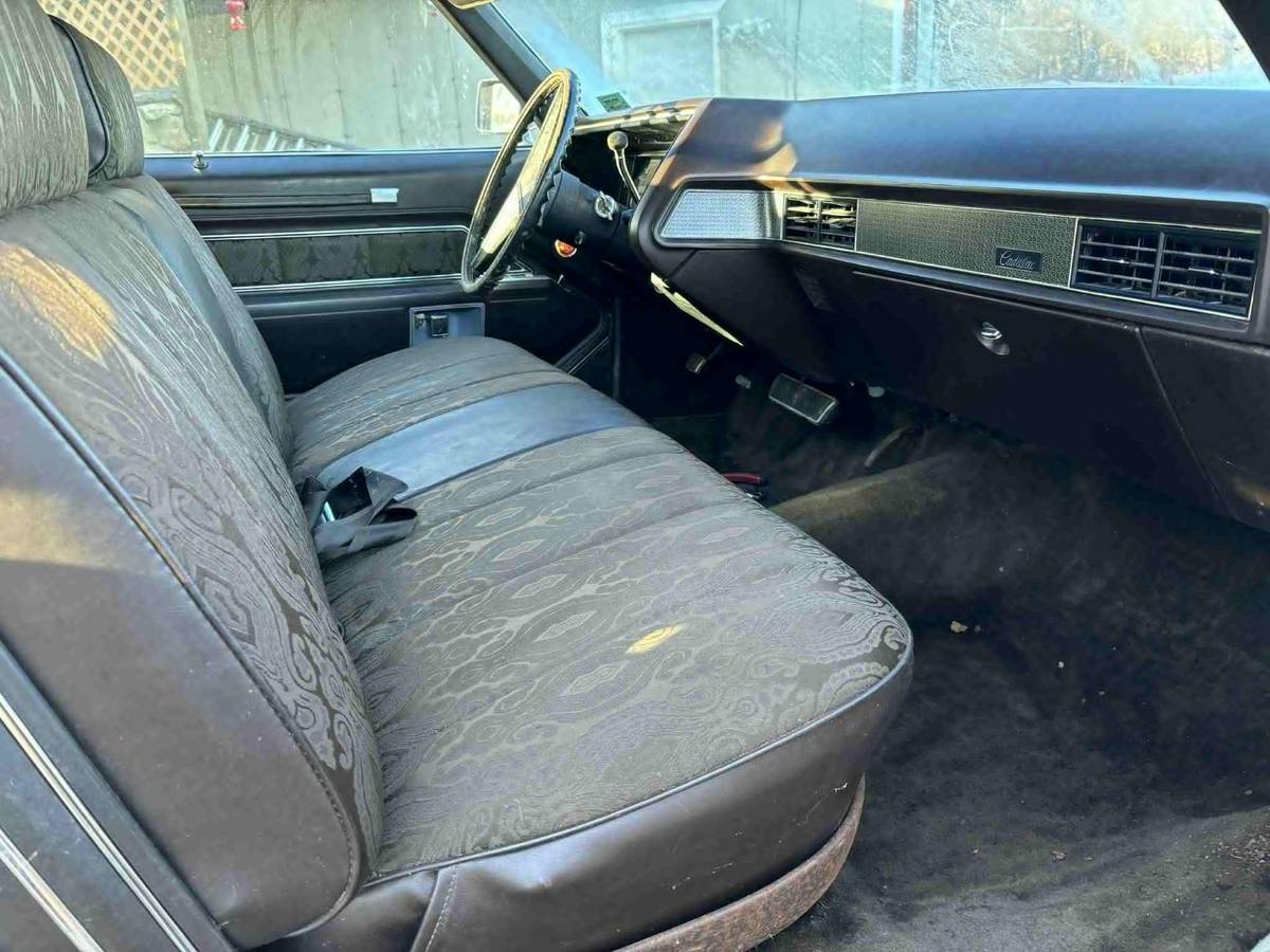 Cadillac-coupe-deville-1969-6