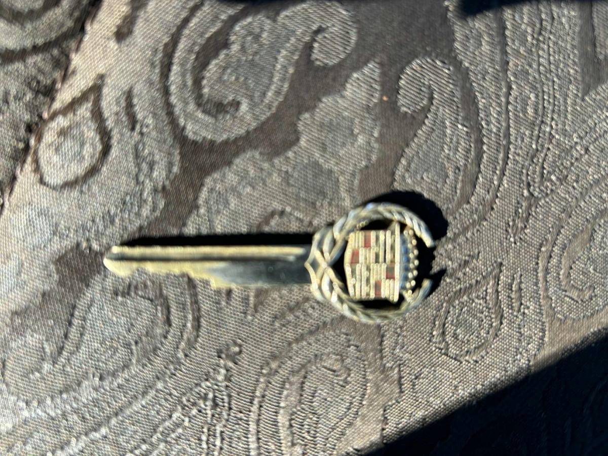 Cadillac-coupe-deville-1969-7