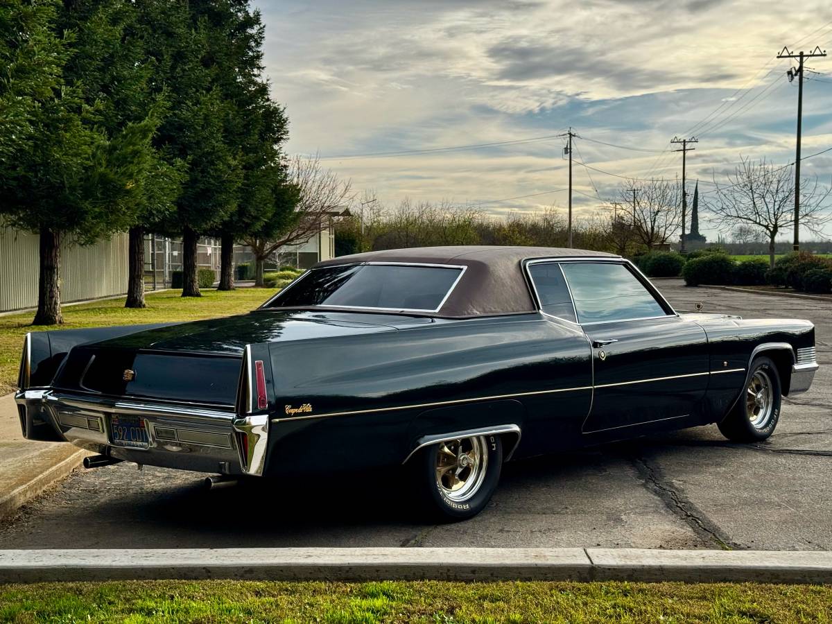 Cadillac-coupe-deville-1970-green