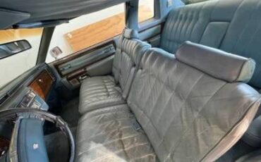 Cadillac-coupe-deville-1977-3