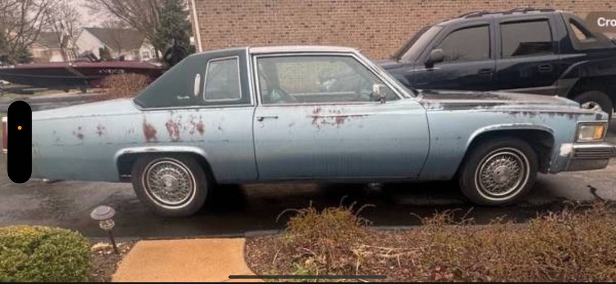 Cadillac-coupe-deville-1977-4