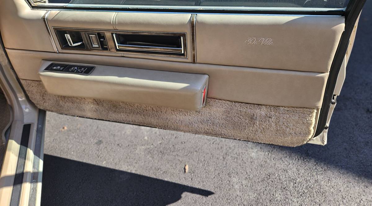 Cadillac-coupe-deville-1989-brown-9