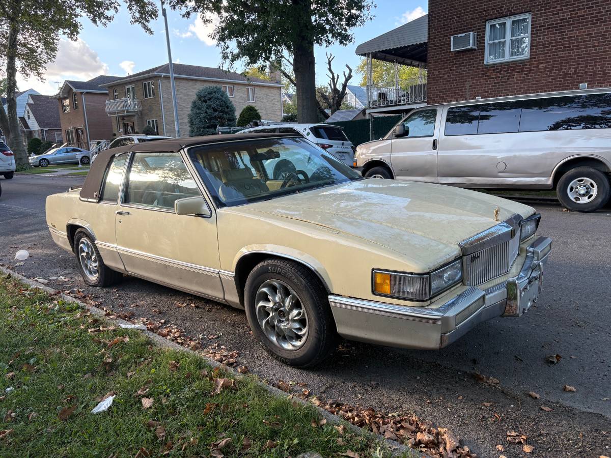 Cadillac-coupe-deville-1990-white-4