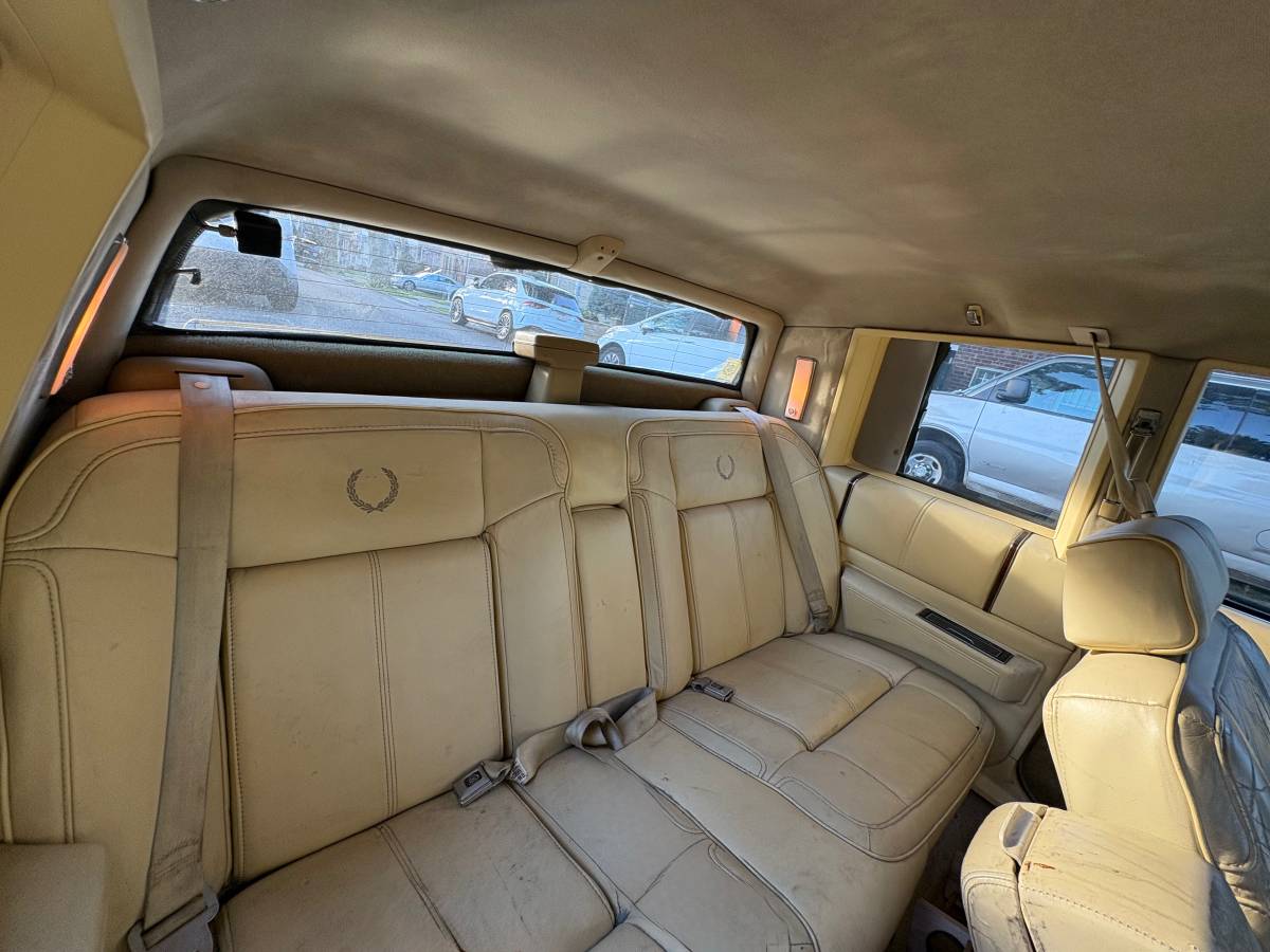 Cadillac-coupe-deville-1990-white-8