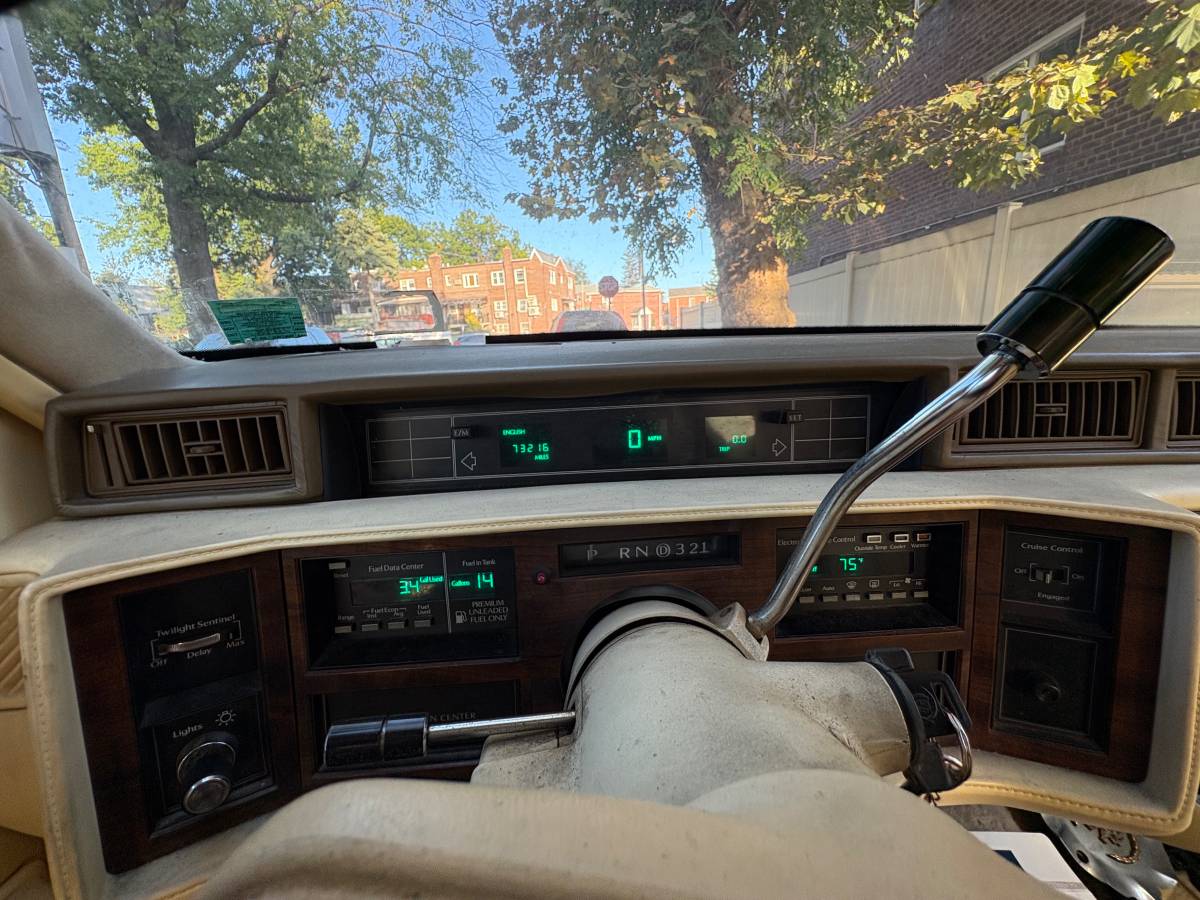 Cadillac-coupe-deville-1990-white-9