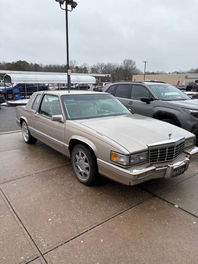 Cadillac-coupe-deville-1993-1