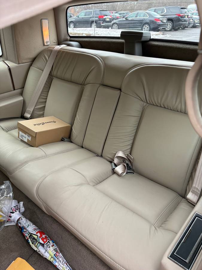 Cadillac-coupe-deville-1993-2