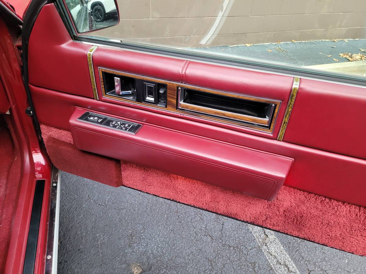 Cadillac-coupe-deville-1993-red-8