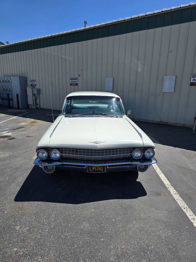 Cadillac-deville-1961-white-11