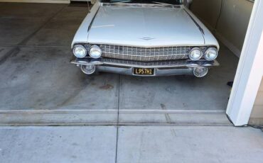 Cadillac-deville-1961-white-2