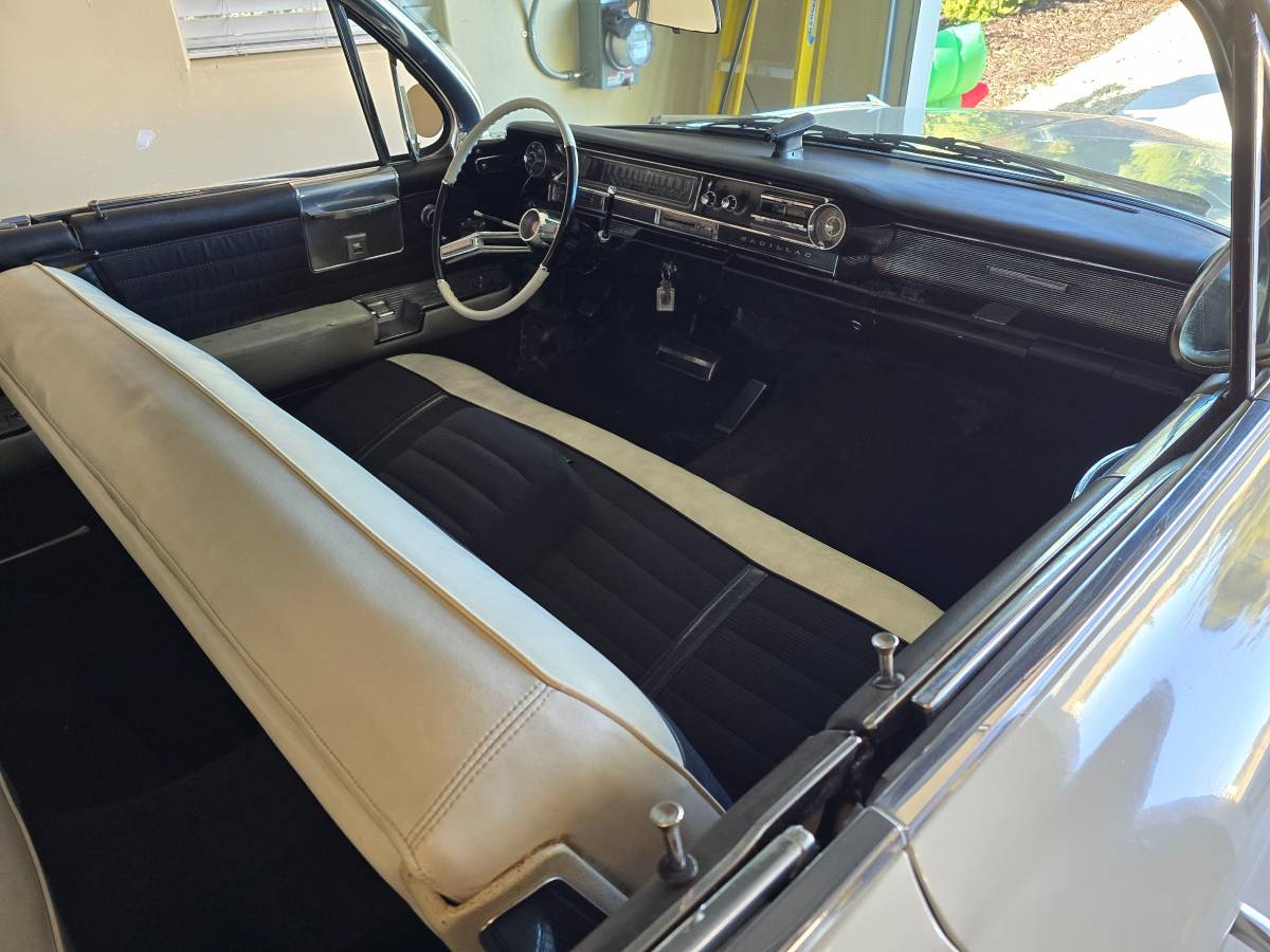 Cadillac-deville-1961-white-6