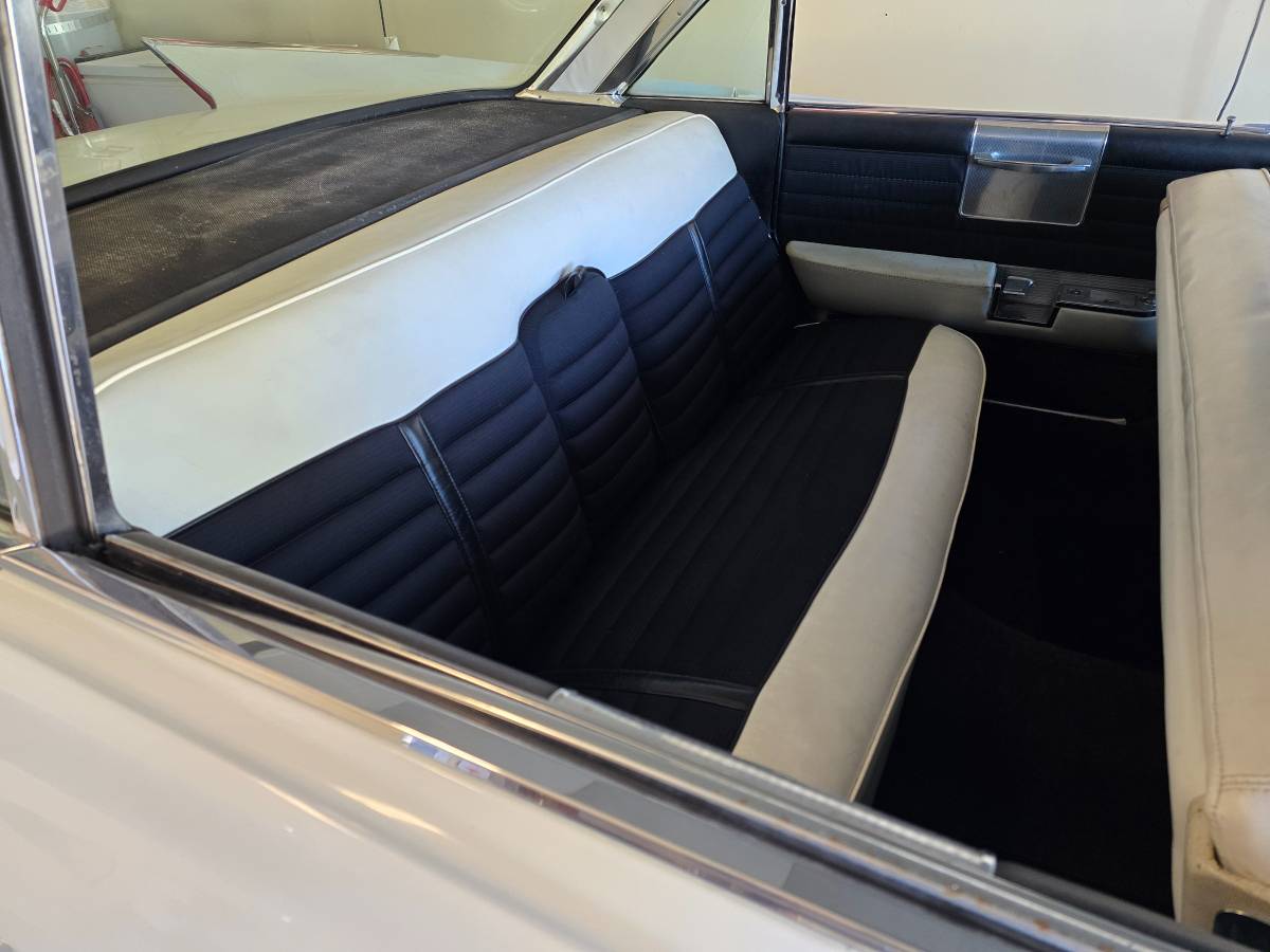 Cadillac-deville-1961-white-7