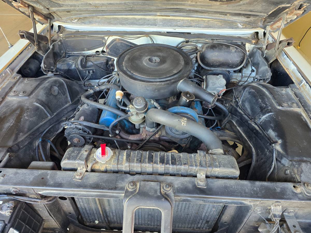 Cadillac-deville-1961-white-8