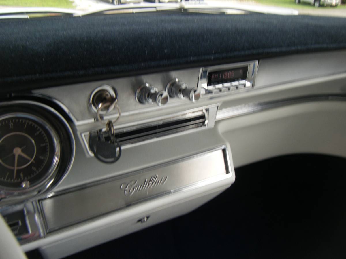 Cadillac-deville-1965-blue-12