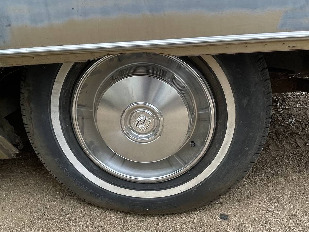 Cadillac-deville-1966-custom-10