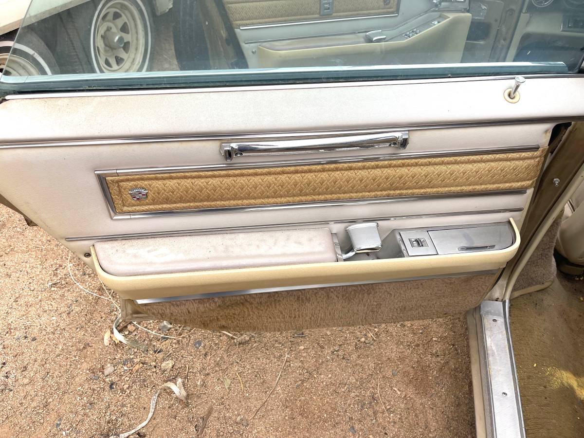 Cadillac-deville-1966-custom-4