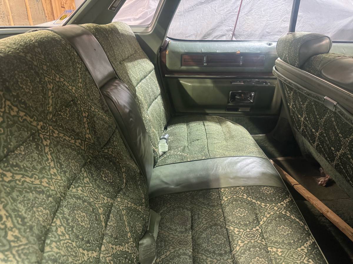 Cadillac-deville-1975-black-6