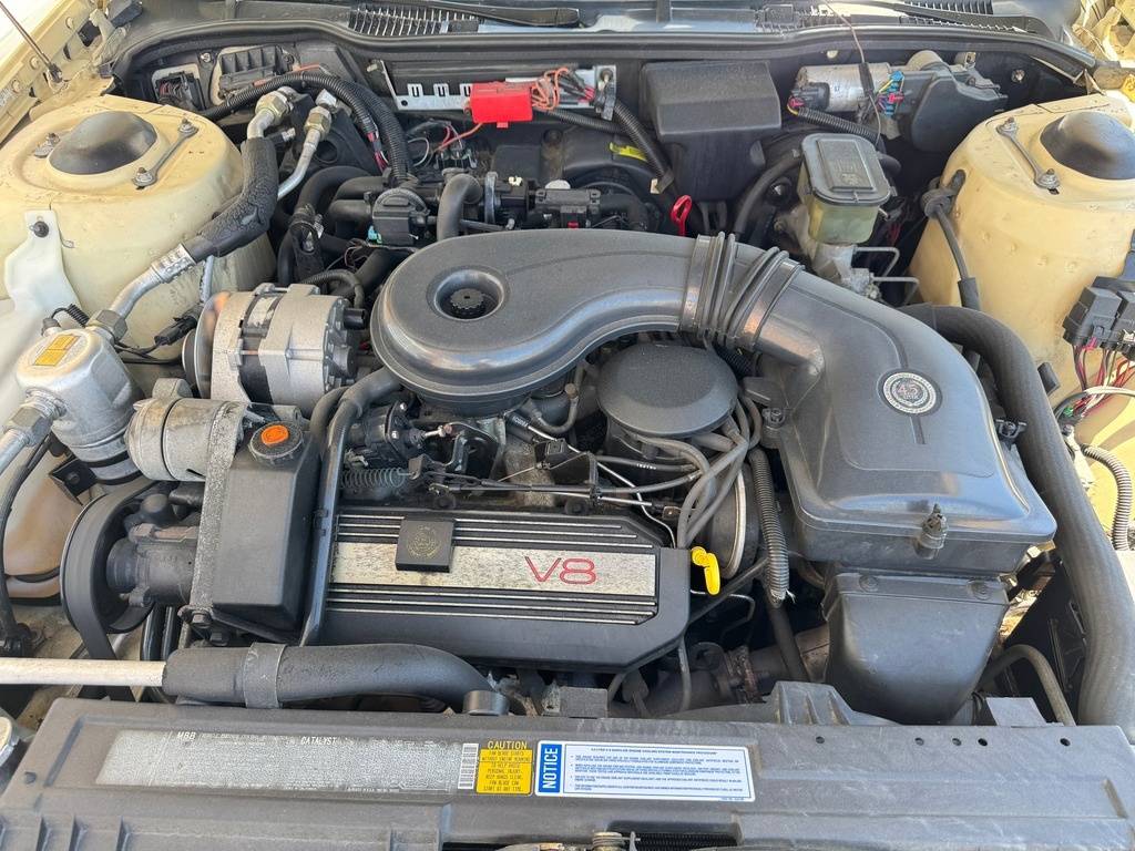 Cadillac-deville-1989-yellow-179