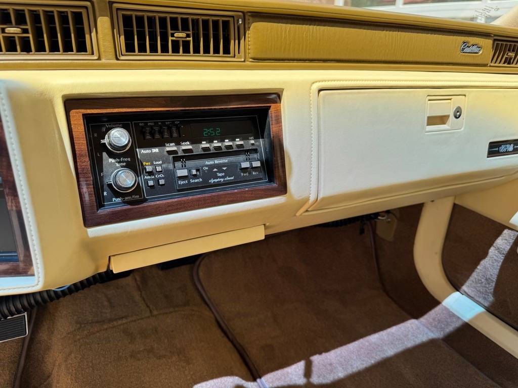 Cadillac-deville-1989-yellow-21