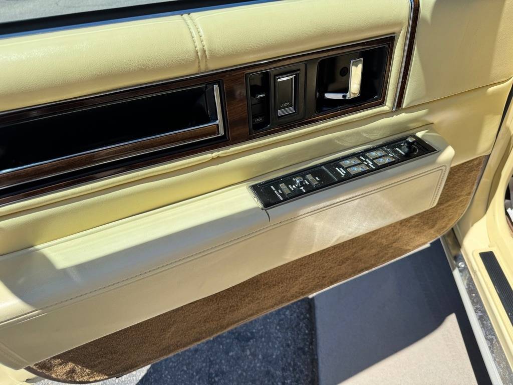 Cadillac-deville-1989-yellow-240