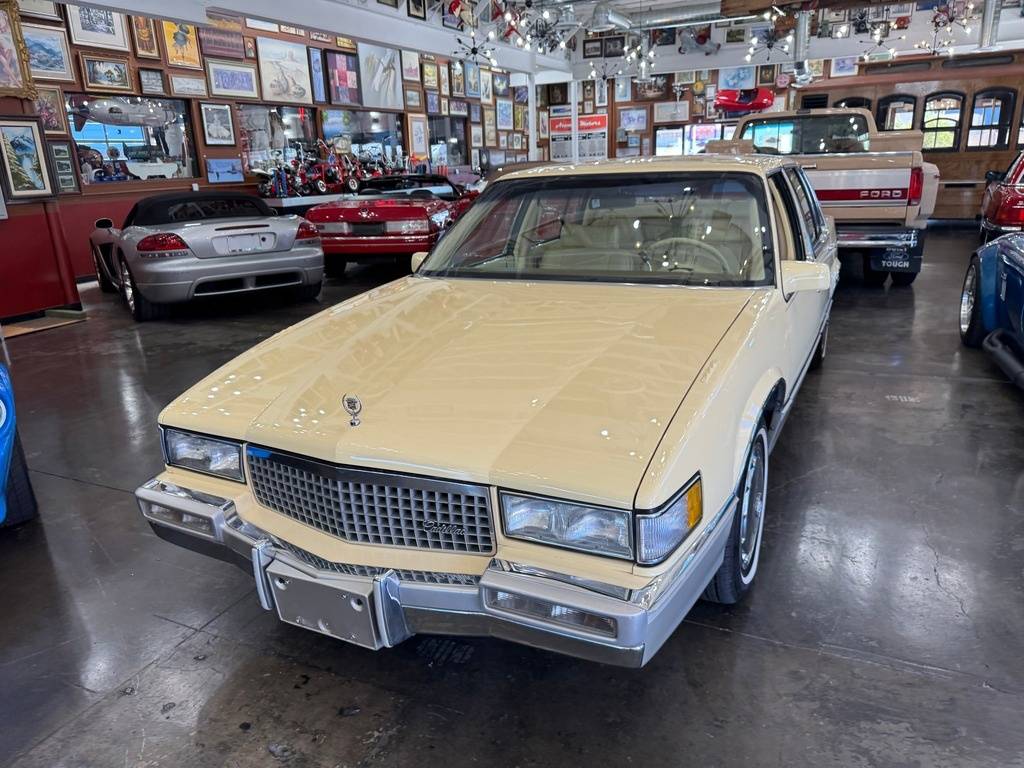 Cadillac-deville-1989-yellow-32