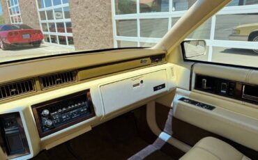 Cadillac-deville-1989-yellow-87