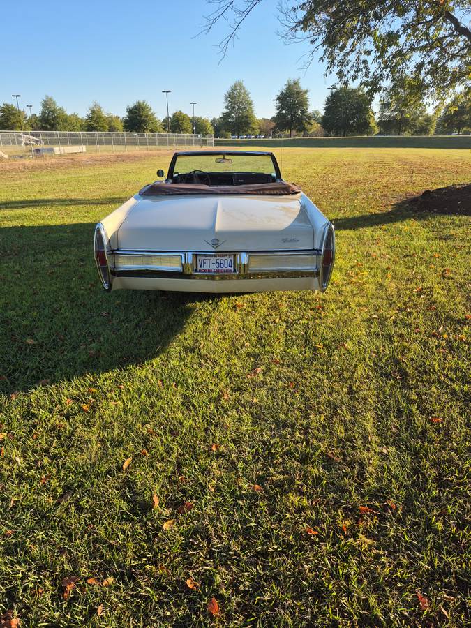Cadillac-deville-convertible-1967-custom-15
