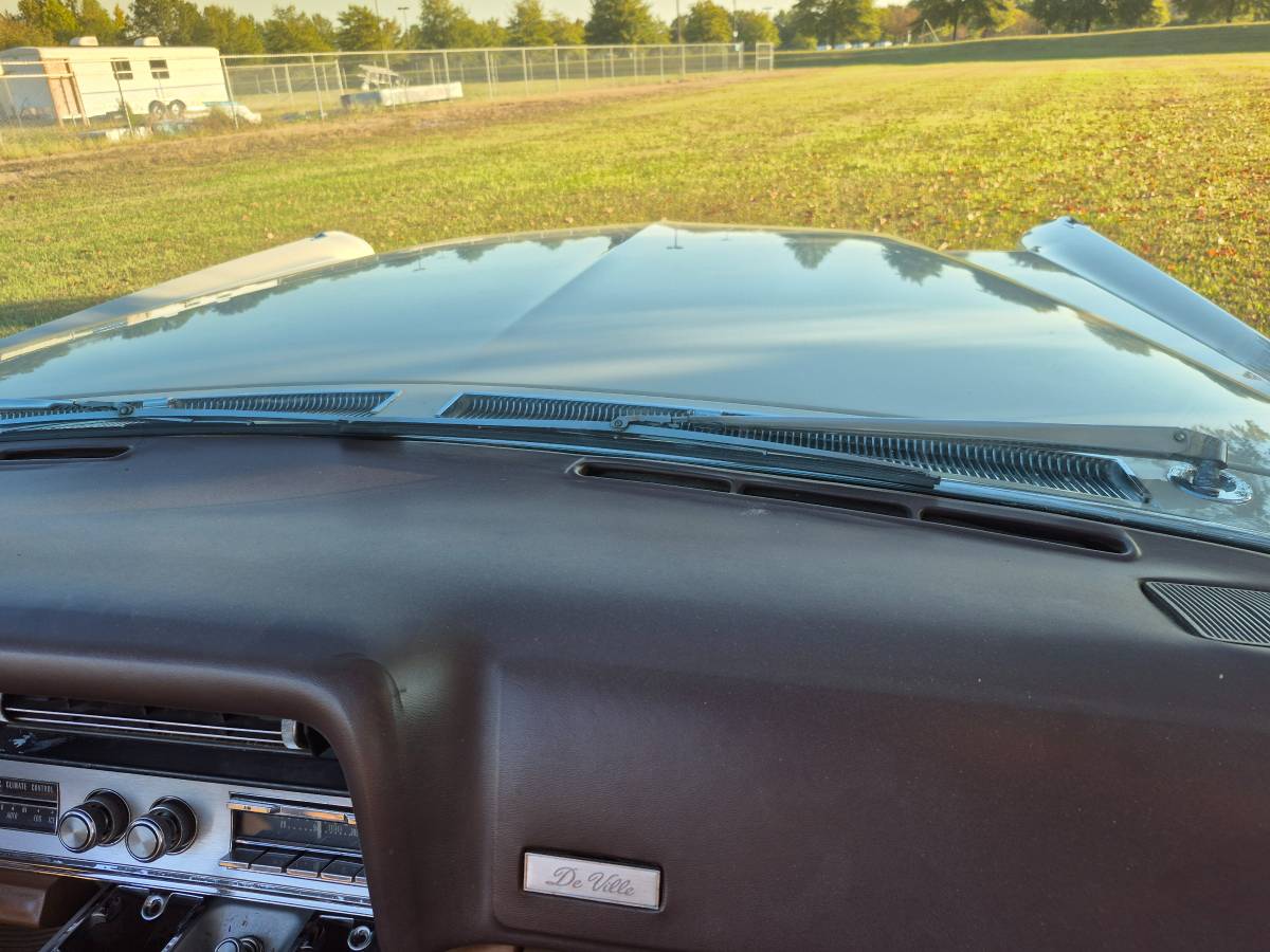 Cadillac-deville-convertible-1967-custom-17