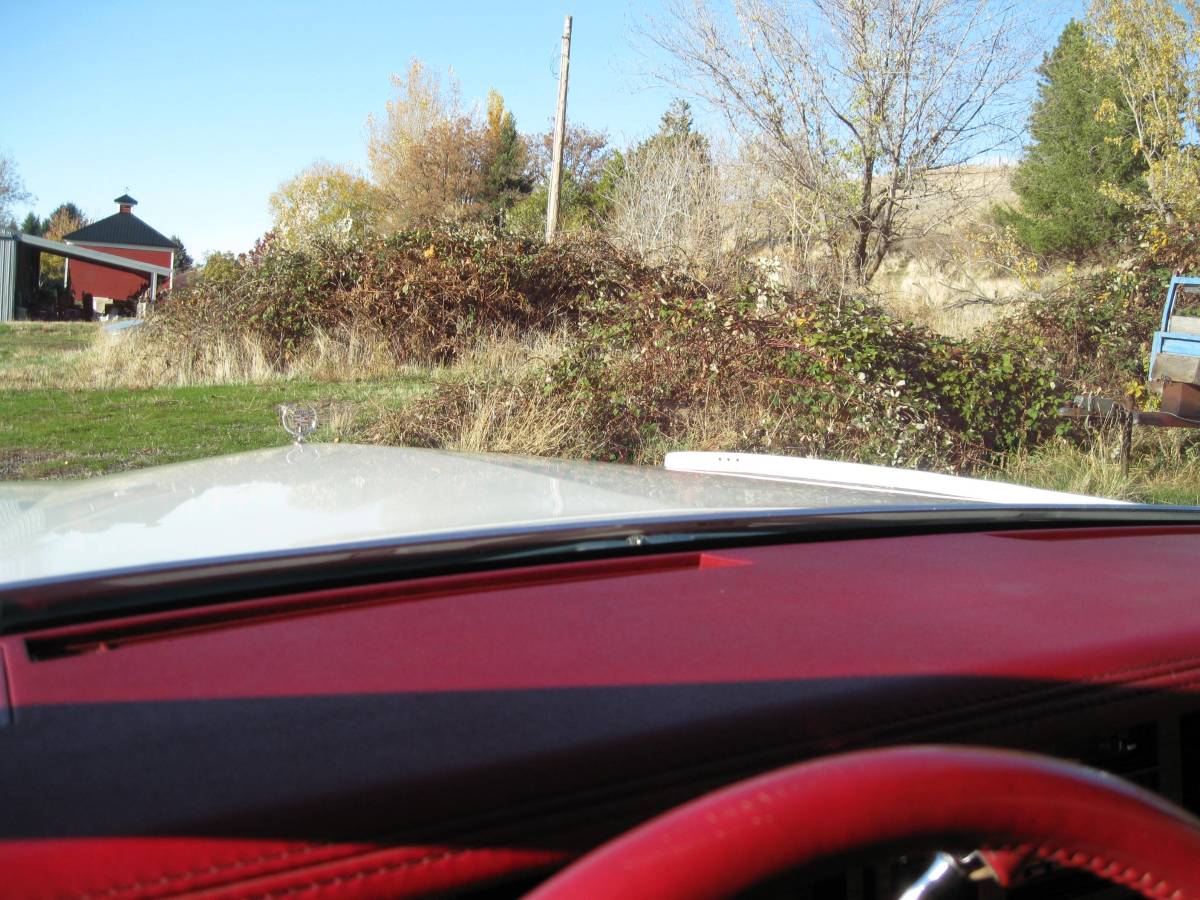 Cadillac-eldorado-1985-white-19