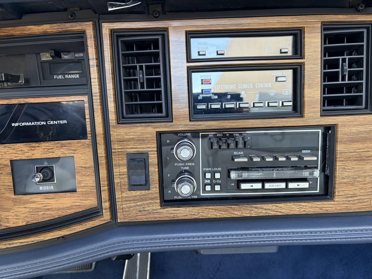 Cadillac-eldorado-biarritz-1984-white-16