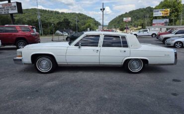 Cadillac-fleetwood-1985-white-1