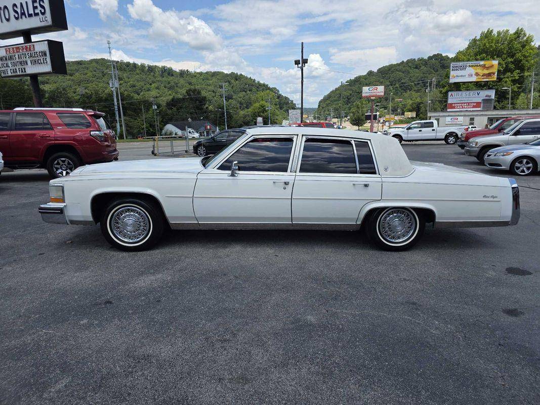 Cadillac-fleetwood-1985-white-1