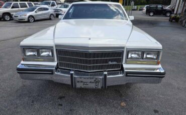 Cadillac-fleetwood-1985-white-10