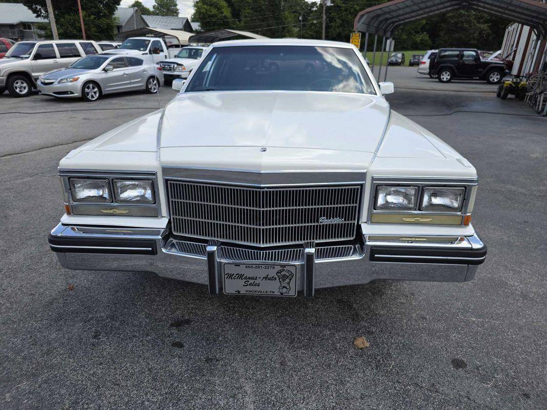 Cadillac-fleetwood-1985-white-10