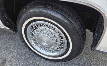 Cadillac-fleetwood-1985-white-11