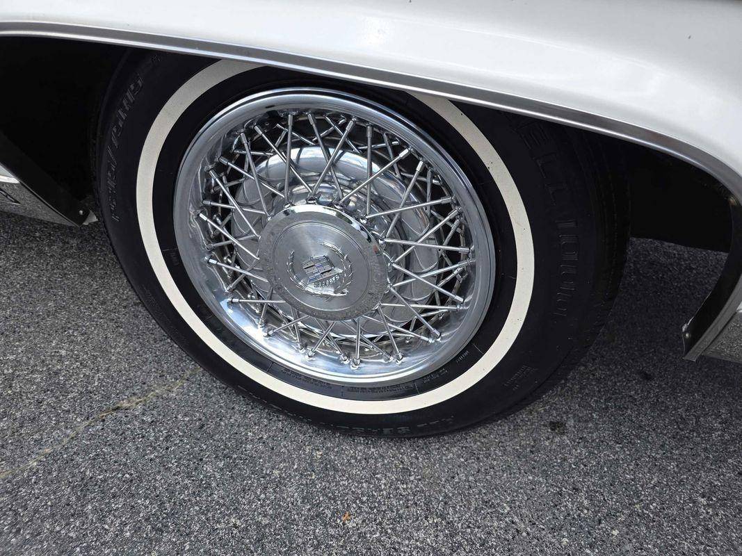 Cadillac-fleetwood-1985-white-13