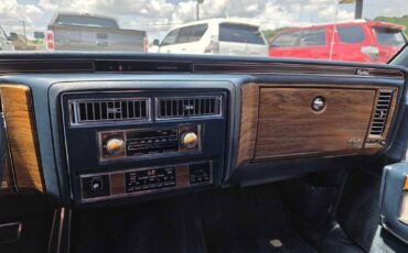 Cadillac-fleetwood-1985-white-15