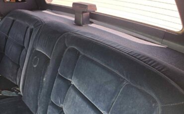 Cadillac-fleetwood-1985-white-17