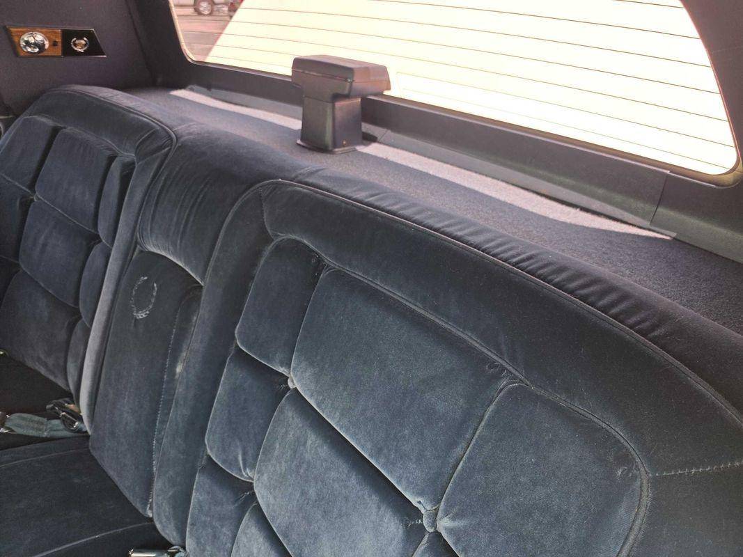 Cadillac-fleetwood-1985-white-17