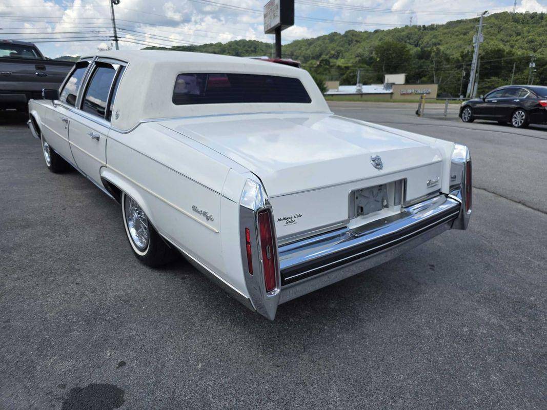Cadillac-fleetwood-1985-white-19