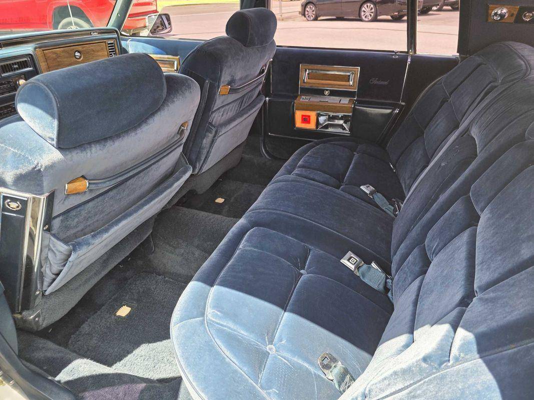 Cadillac-fleetwood-1985-white-23