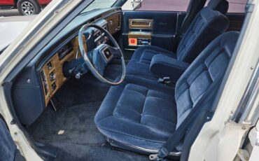 Cadillac-fleetwood-1985-white-3