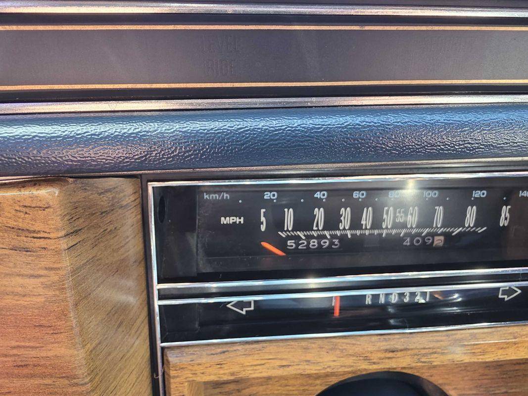 Cadillac-fleetwood-1985-white-5