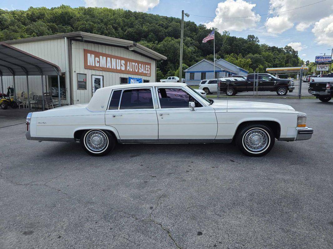 Cadillac-fleetwood-1985-white-8