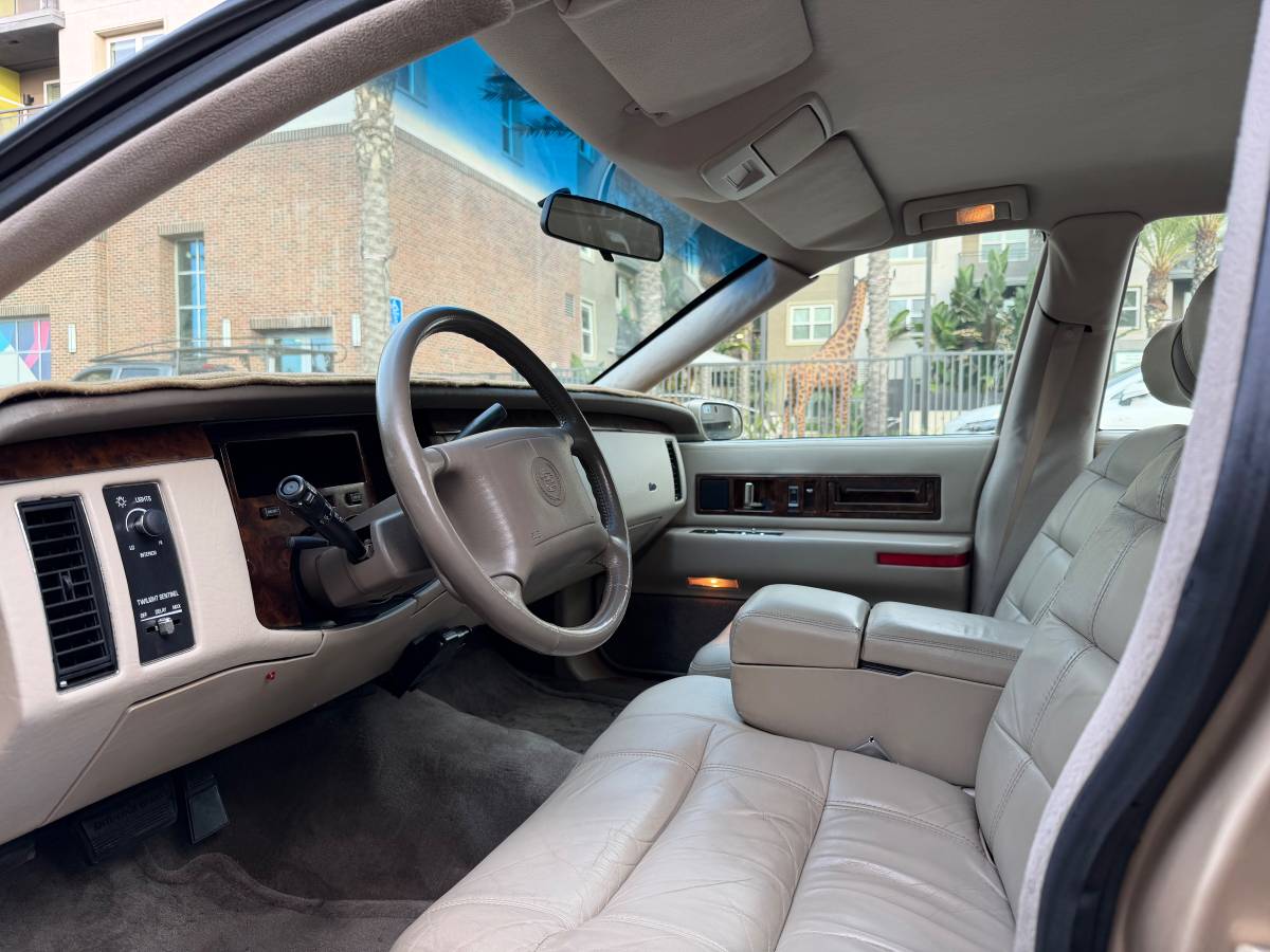 Cadillac-fleetwood-1994-10