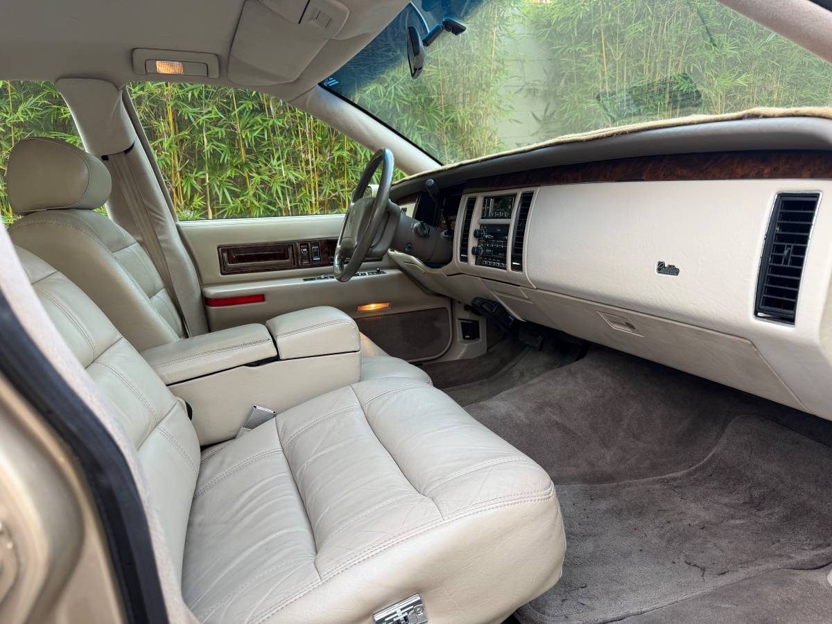 Cadillac-fleetwood-1994-8