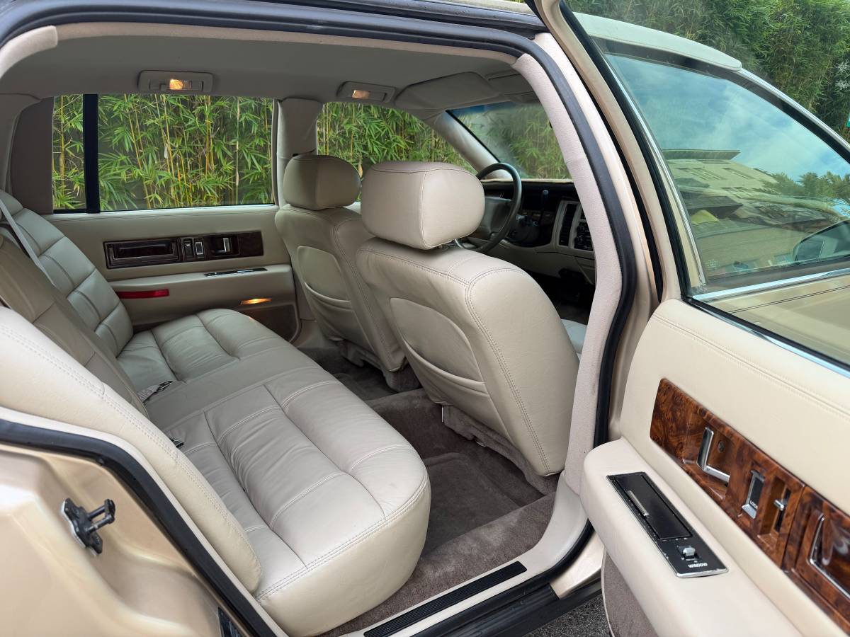 Cadillac-fleetwood-1994-9