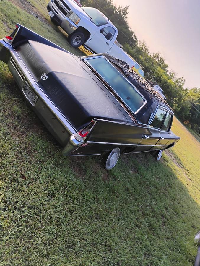 Cadillac-fleetwood-brougham-1969-black-3