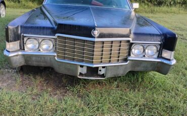 Cadillac-fleetwood-brougham-1969-black